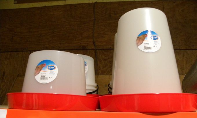 Plastiek drinkemmers van 1 - 6 - 10 l